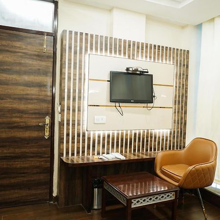 Hotel Batra Home Nizamuddin Nova Deli Exterior foto