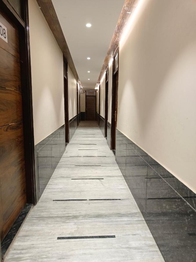 Hotel Batra Home Nizamuddin Nova Deli Exterior foto
