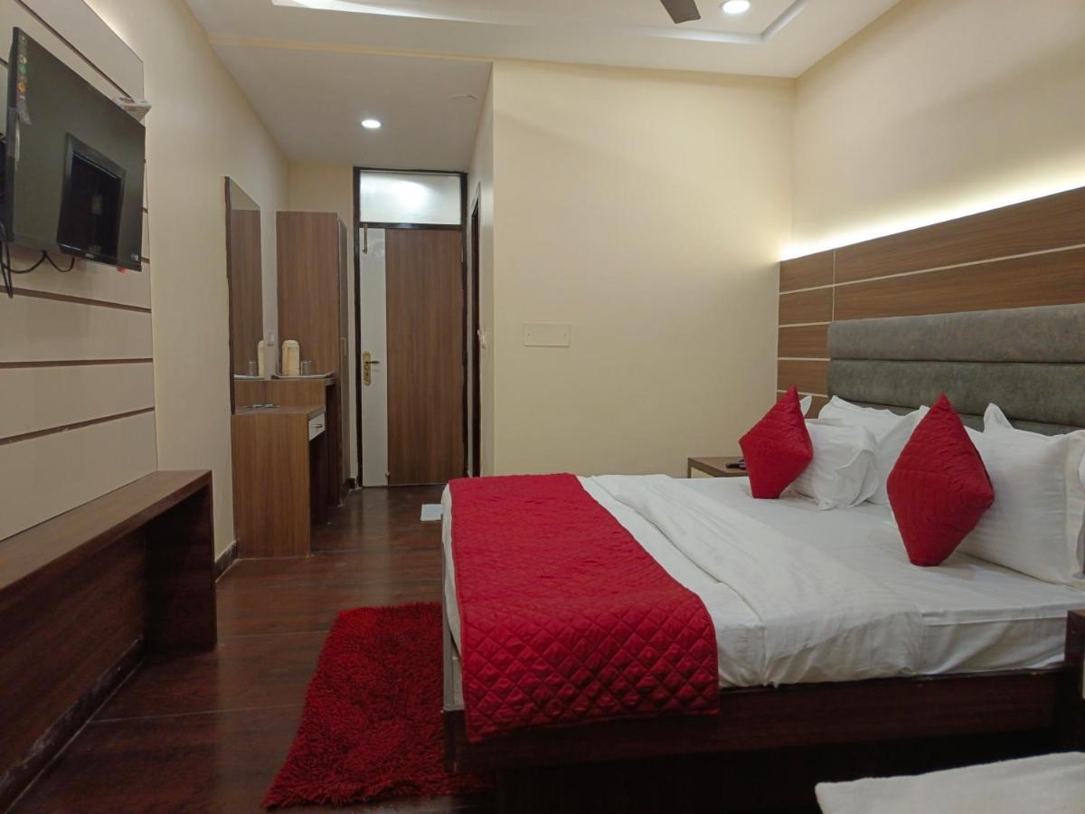 Hotel Batra Home Nizamuddin Nova Deli Exterior foto