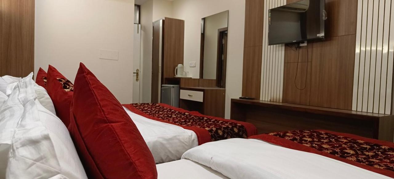 Hotel Batra Home Nizamuddin Nova Deli Exterior foto