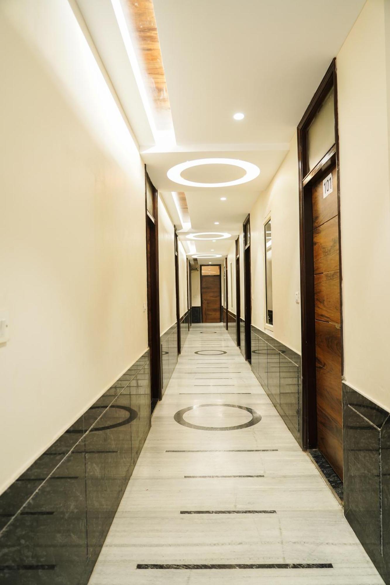 Hotel Batra Home Nizamuddin Nova Deli Exterior foto