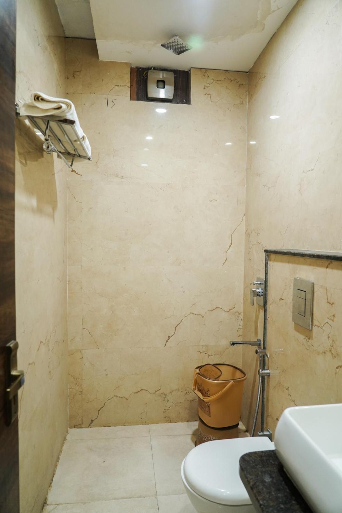 Hotel Batra Home Nizamuddin Nova Deli Exterior foto