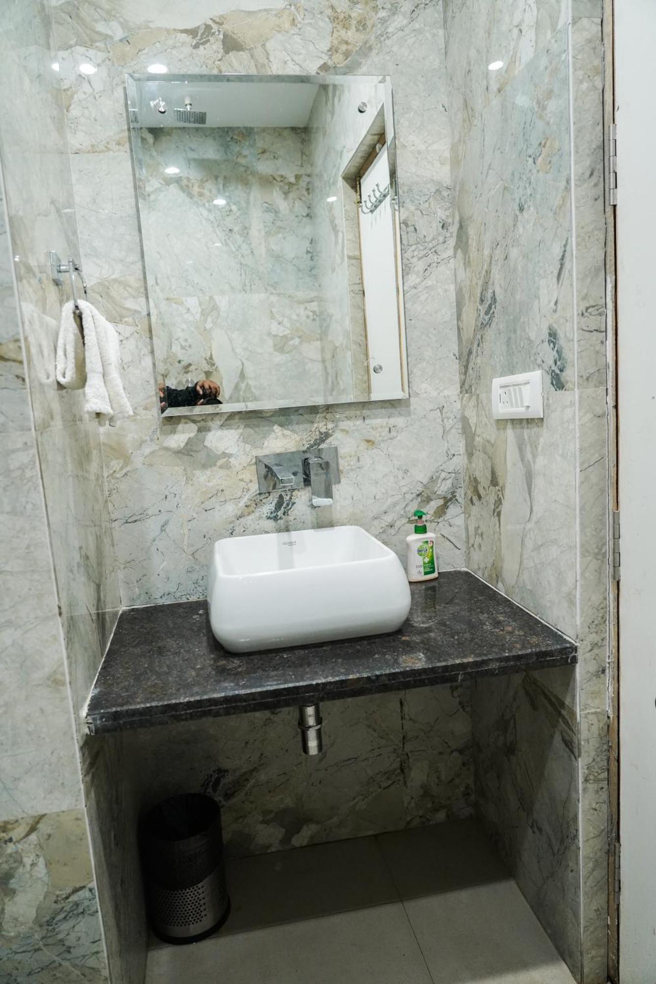 Hotel Batra Home Nizamuddin Nova Deli Exterior foto