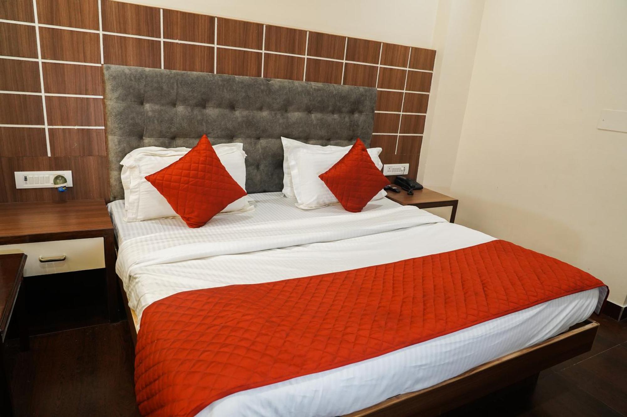 Hotel Batra Home Nizamuddin Nova Deli Exterior foto